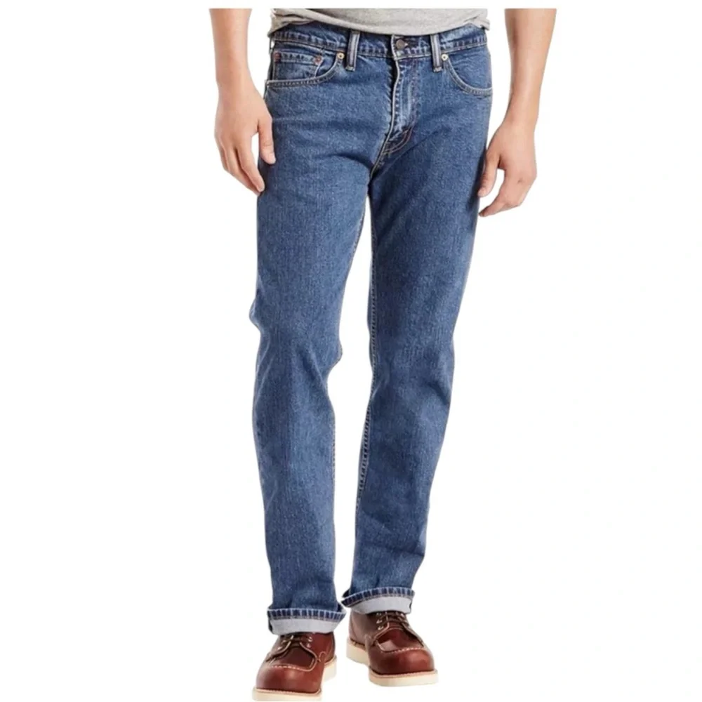 LEVI’s 505 Classic Blue Men's Jeans Size 33 x 30 — Broken in and Comfy!!!!